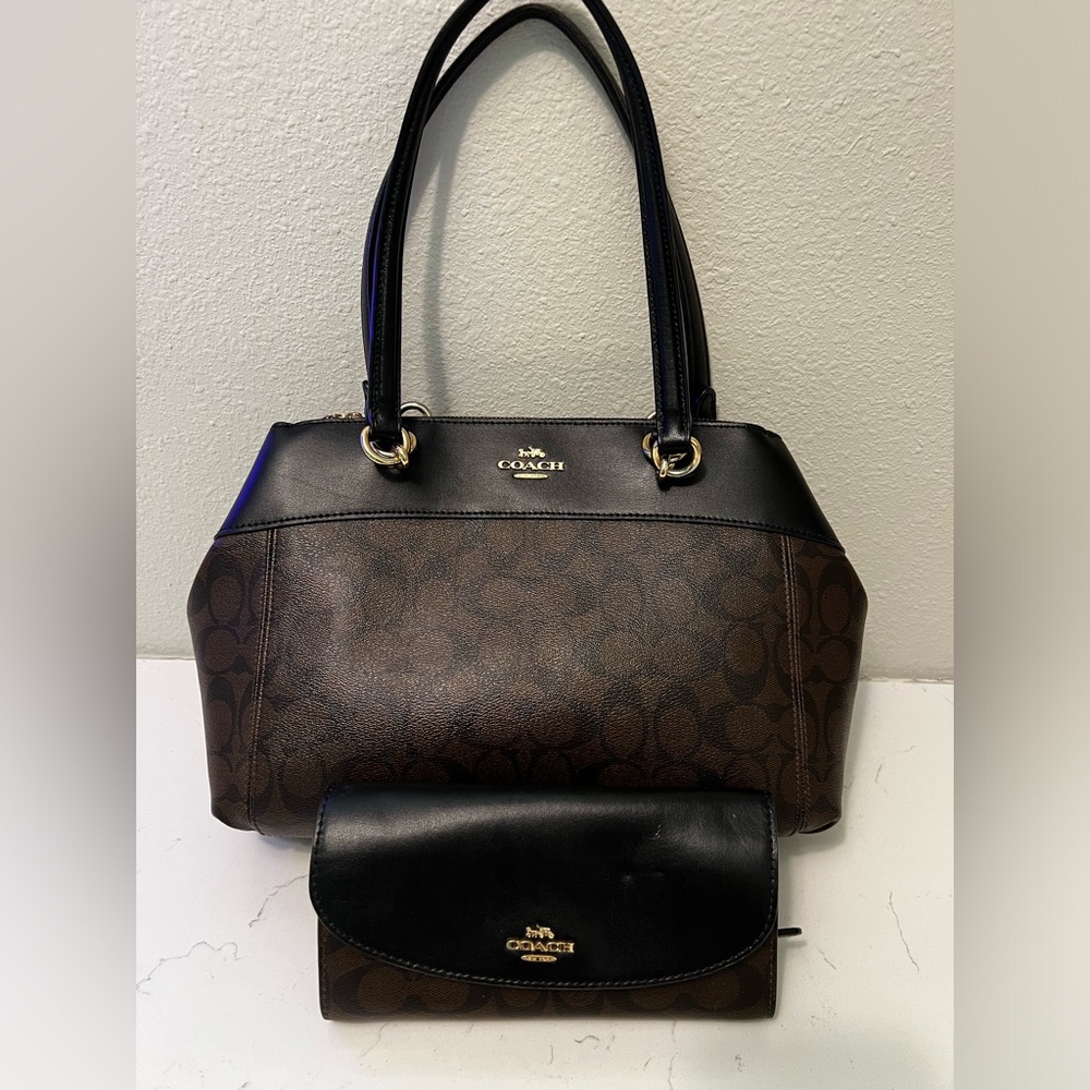 Authentic coach handbag and wallet set